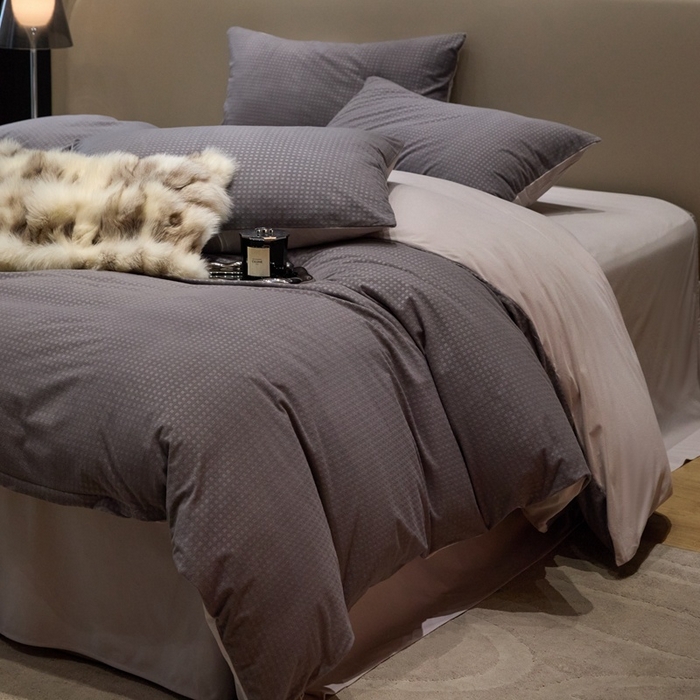 91家纺网 家纺一手货源 找家纺 金奇达家纺 2025新款【简色生活】热压纹-羽零™空气拉绒四件套（会员减20元）标准号全网控价（折后券后）不低于159元 简色生活-极光银灰