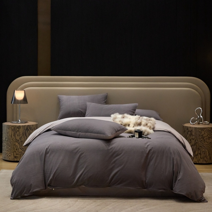 91家纺网 家纺一手货源 找家纺 金奇达家纺 2025新款【简色生活】热压纹-羽零™空气拉绒四件套（会员减20元）标准号全网控价（折后券后）不低于159元 简色生活-极光银灰