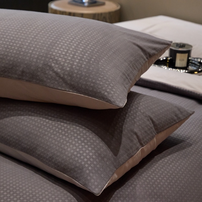 91家纺网 家纺一手货源 找家纺 金奇达家纺 2025新款【简色生活】热压纹-羽零™空气拉绒四件套（会员减20元）标准号全网控价（折后券后）不低于159元 简色生活-极光银灰