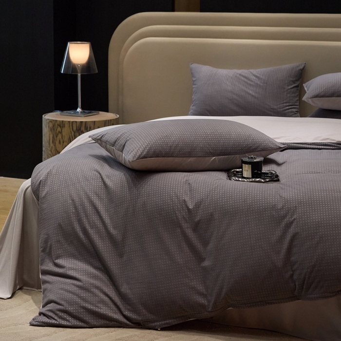 91家纺网 家纺一手货源 找家纺 金奇达家纺 2025新款【简色生活】热压纹-羽零™空气拉绒四件套（会员减20元）标准号全网控价（折后券后）不低于159元 简色生活-极光银灰