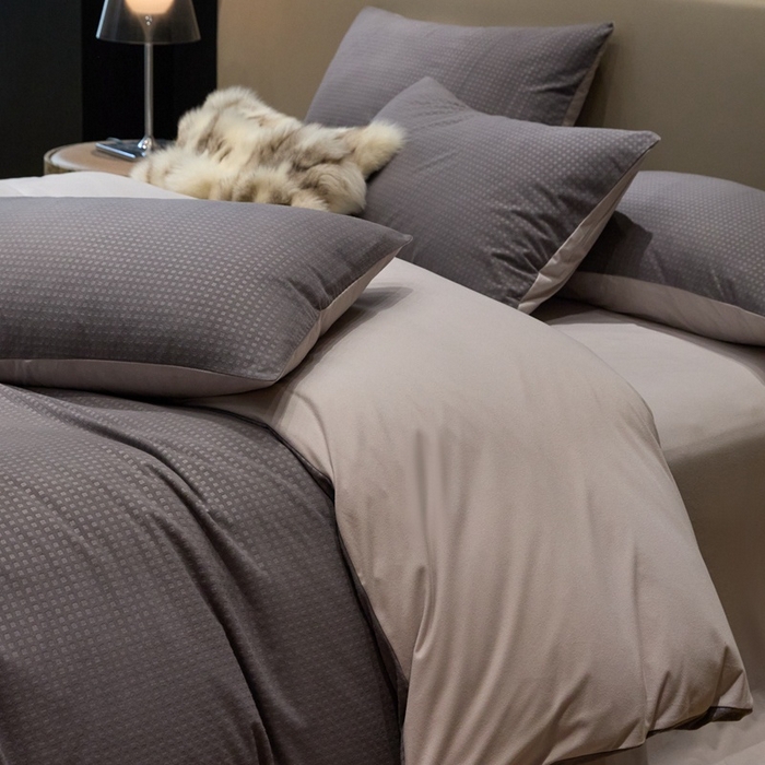 91家纺网 家纺一手货源 找家纺 金奇达家纺 2025新款【简色生活】热压纹-羽零™空气拉绒四件套（会员减20元）标准号全网控价（折后券后）不低于159元 简色生活-极光银灰