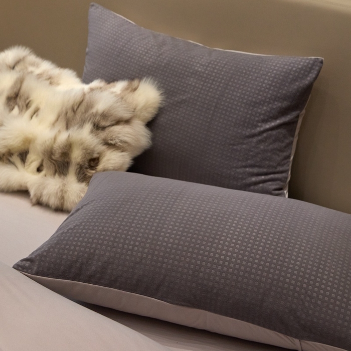 91家纺网 家纺一手货源 找家纺 金奇达家纺 2025新款【简色生活】热压纹-羽零™空气拉绒四件套（会员减20元）标准号全网控价（折后券后）不低于159元 简色生活-极光银灰