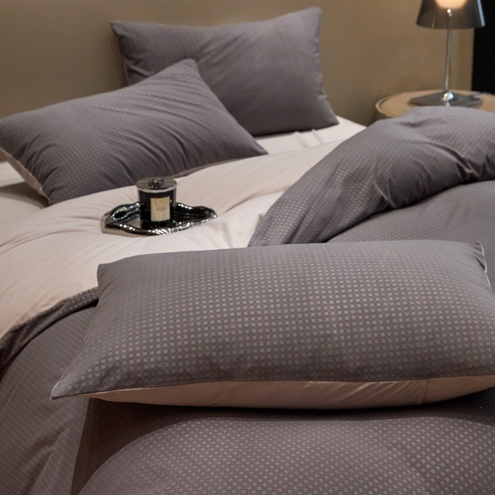 91家纺网 家纺一手货源 找家纺 金奇达家纺 2025新款【简色生活】热压纹-羽零™空气拉绒四件套（会员减20元）标准号全网控价（折后券后）不低于159元 简色生活-极光银灰