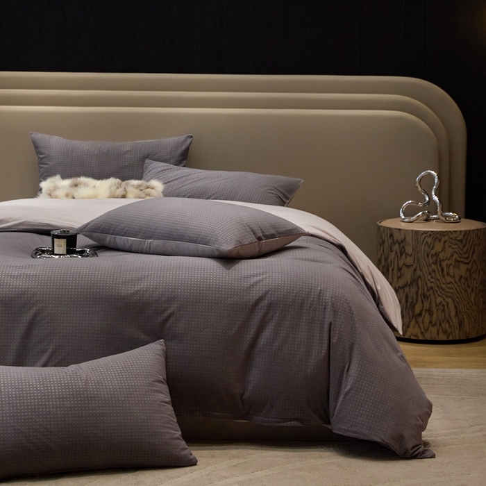 91家纺网 家纺一手货源 找家纺 金奇达家纺 2025新款【简色生活】热压纹-羽零™空气拉绒四件套（会员减20元）标准号全网控价（折后券后）不低于159元 简色生活-极光银灰