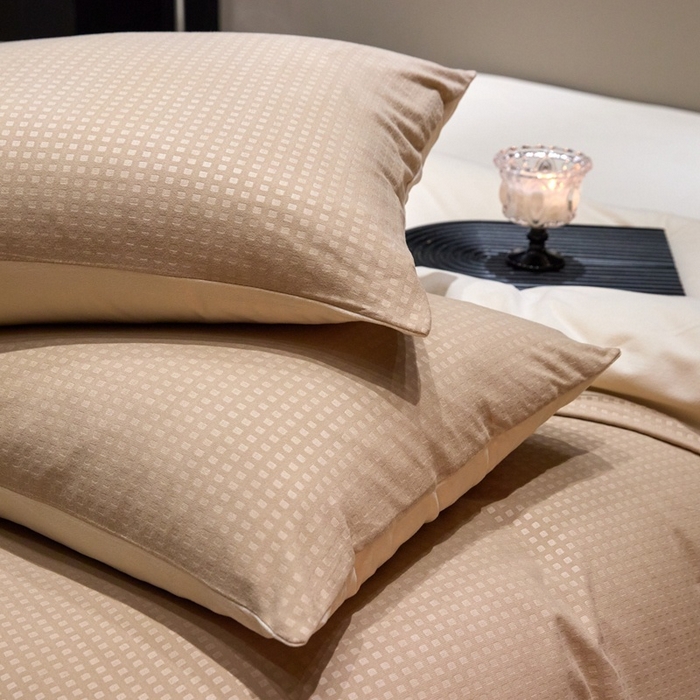 91家纺网 家纺一手货源 找家纺 金奇达家纺 2025新款【简色生活】热压纹-羽零™空气拉绒四件套（会员减20元）标准号全网控价（折后券后）不低于159元 简色生活-咖杏