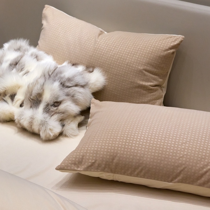 91家纺网 家纺一手货源 找家纺 金奇达家纺 2025新款【简色生活】热压纹-羽零™空气拉绒四件套（会员减20元）标准号全网控价（折后券后）不低于159元 简色生活-咖杏