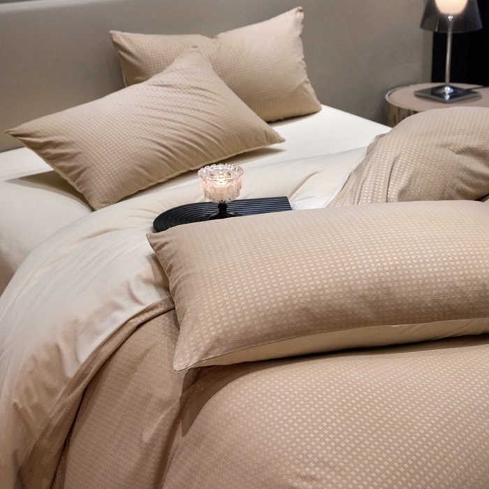 91家纺网 家纺一手货源 找家纺 金奇达家纺 2025新款【简色生活】热压纹-羽零™空气拉绒四件套（会员减20元）标准号全网控价（折后券后）不低于159元 简色生活-咖杏