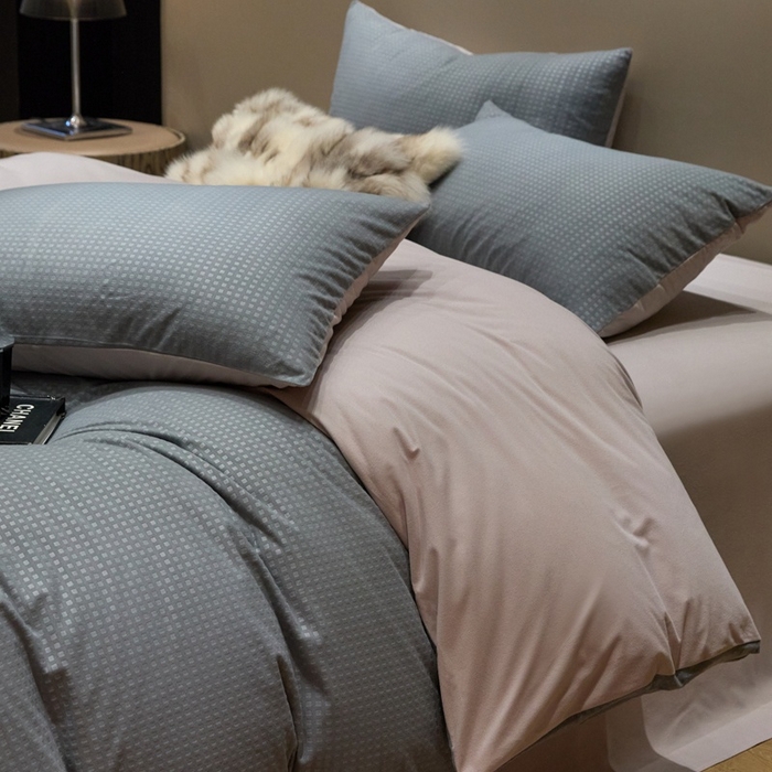 91家纺网 家纺一手货源 找家纺 金奇达家纺 2025新款【简色生活】热压纹-羽零™空气拉绒四件套（会员减20元）标准号全网控价（折后券后）不低于159元 简色生活-琉璃蓝
