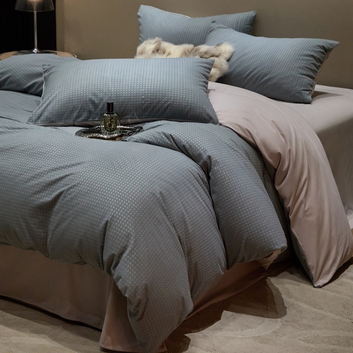 91家纺网 家纺一手货源 找家纺 金奇达家纺 2025新款【简色生活】热压纹-羽零™空气拉绒四件套（会员减20元）标准号全网控价（折后券后）不低于159元 简色生活-琉璃蓝