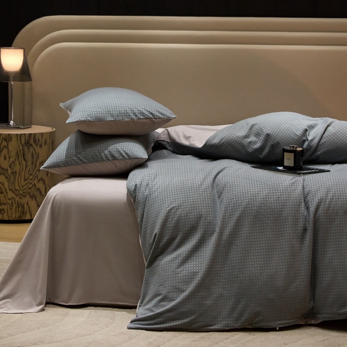 91家纺网 家纺一手货源 找家纺 金奇达家纺 2025新款【简色生活】热压纹-羽零™空气拉绒四件套（会员减20元）标准号全网控价（折后券后）不低于159元 简色生活-琉璃蓝