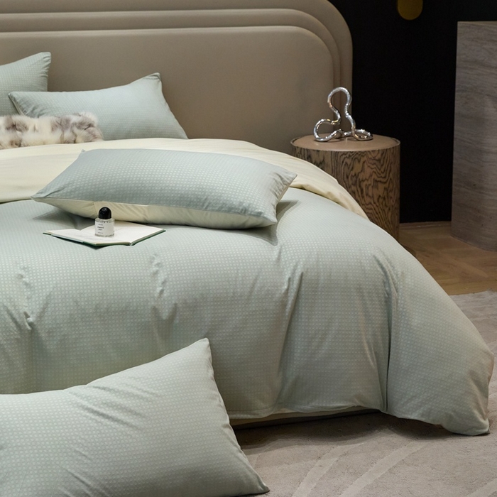 91家纺网 家纺一手货源 找家纺 金奇达家纺 2025新款【简色生活】热压纹-羽零™空气拉绒四件套（会员减20元）标准号全网控价（折后券后）不低于159元 简色生活-绿茶