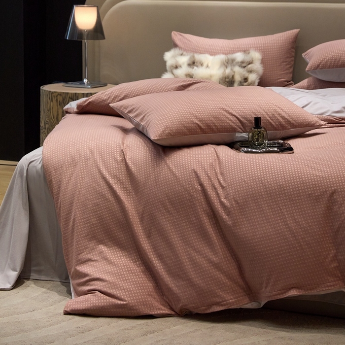 91家纺网 家纺一手货源 找家纺 金奇达家纺 2025新款【简色生活】热压纹-羽零™空气拉绒四件套（会员减20元）标准号全网控价（折后券后）不低于159元 简色生活-暖豆沙