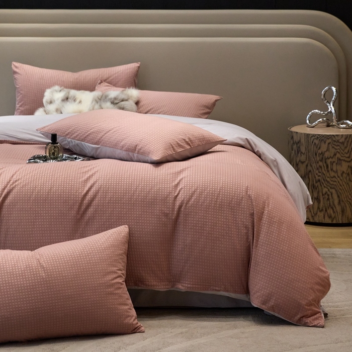 91家纺网 家纺一手货源 找家纺 金奇达家纺 2025新款【简色生活】热压纹-羽零™空气拉绒四件套（会员减20元）标准号全网控价（折后券后）不低于159元 简色生活-暖豆沙