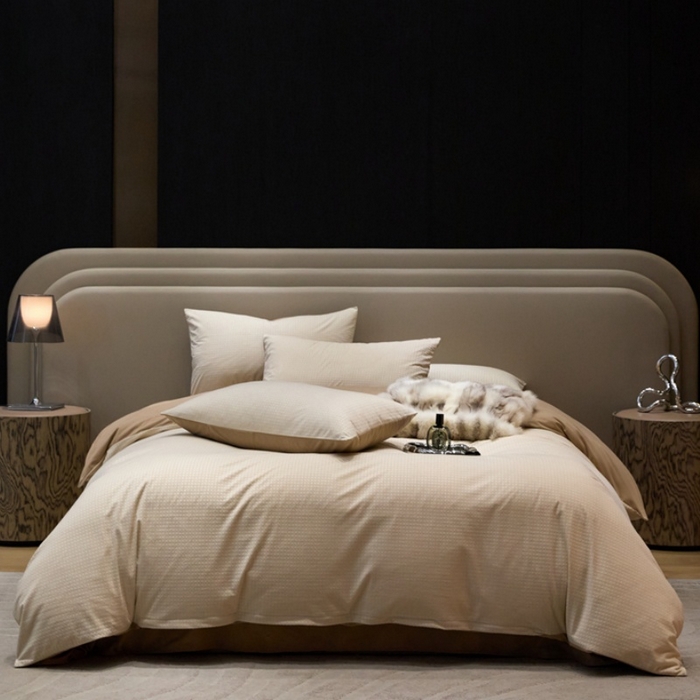 91家纺网 家纺一手货源 找家纺 金奇达家纺 2025新款【简色生活】热压纹-羽零™空气拉绒四件套（会员减20元）标准号全网控价（折后券后）不低于159元 简色生活-沙茶咖