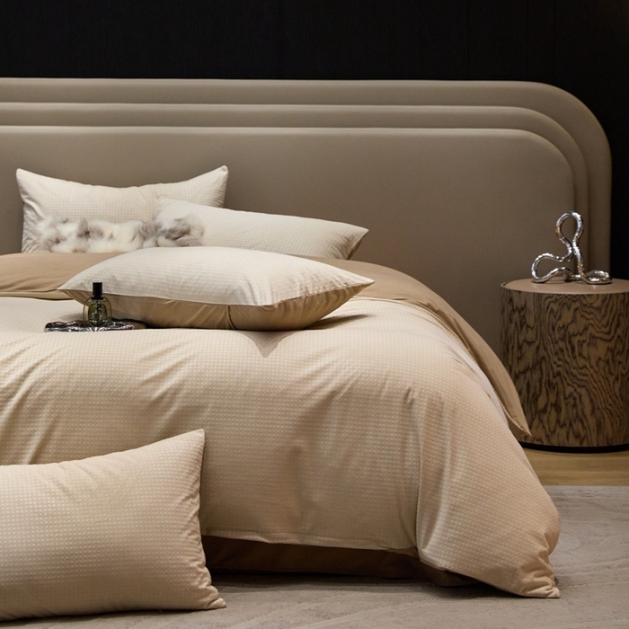 91家纺网 家纺一手货源 找家纺 金奇达家纺 2025新款【简色生活】热压纹-羽零™空气拉绒四件套（会员减20元）标准号全网控价（折后券后）不低于159元 简色生活-沙茶咖