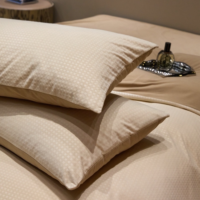 91家纺网 家纺一手货源 找家纺 金奇达家纺 2025新款【简色生活】热压纹-羽零™空气拉绒四件套（会员减20元）标准号全网控价（折后券后）不低于159元 简色生活-沙茶咖