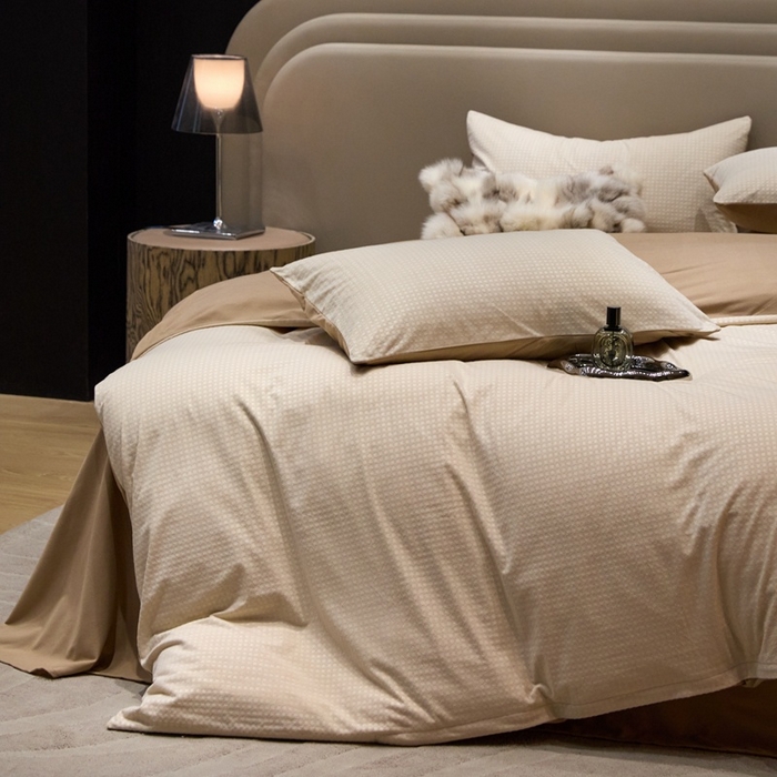 91家纺网 家纺一手货源 找家纺 金奇达家纺 2025新款【简色生活】热压纹-羽零™空气拉绒四件套（会员减20元）标准号全网控价（折后券后）不低于159元 简色生活-沙茶咖