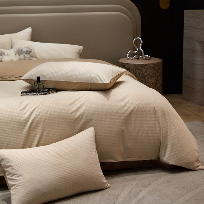 91家纺网 家纺一手货源 找家纺 金奇达家纺 2025新款【简色生活】热压纹-羽零™空气拉绒四件套（会员减20元）标准号全网控价（折后券后）不低于159元 简色生活-沙茶咖