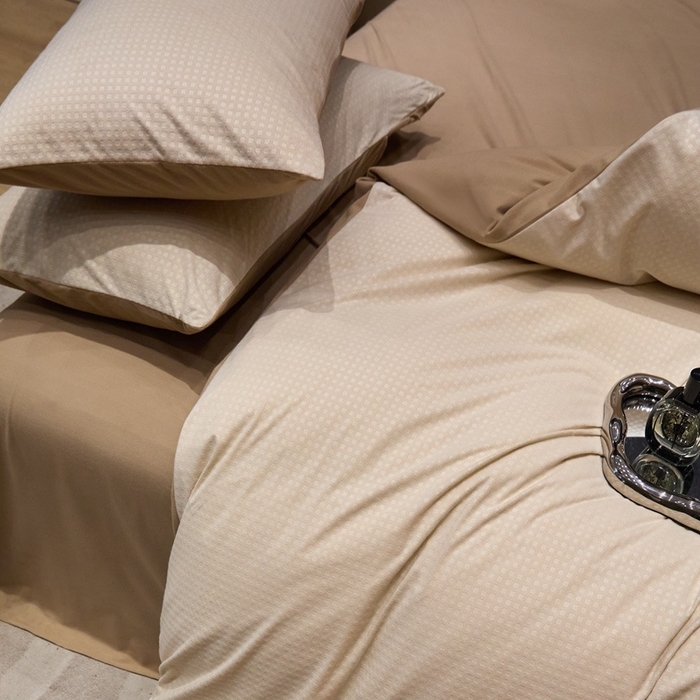 91家纺网 家纺一手货源 找家纺 金奇达家纺 2025新款【简色生活】热压纹-羽零™空气拉绒四件套（会员减20元）标准号全网控价（折后券后）不低于159元 简色生活-沙茶咖