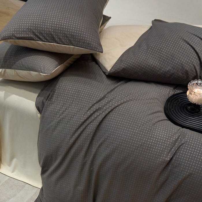 91家纺网 家纺一手货源 找家纺 金奇达家纺 2025新款【简色生活】热压纹-羽零™空气拉绒四件套（会员减20元）标准号全网控价（折后券后）不低于159元 简色生活-深灰杏