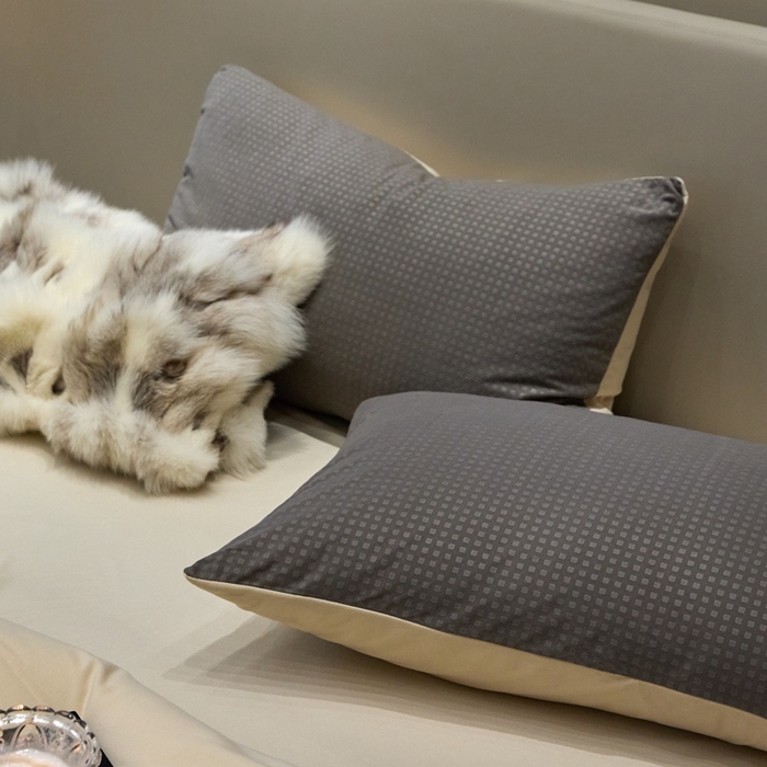 91家纺网 家纺一手货源 找家纺 金奇达家纺 2025新款【简色生活】热压纹-羽零™空气拉绒四件套（会员减20元）标准号全网控价（折后券后）不低于159元 简色生活-深灰杏