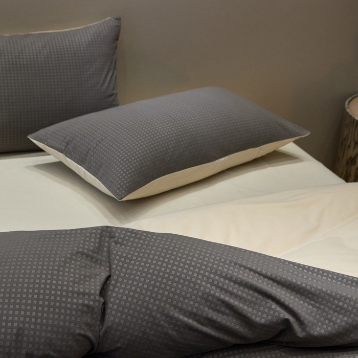 91家纺网 家纺一手货源 找家纺 金奇达家纺 2025新款【简色生活】热压纹-羽零™空气拉绒四件套（会员减20元）标准号全网控价（折后券后）不低于159元 简色生活-深灰杏