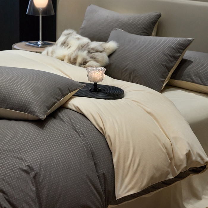 91家纺网 家纺一手货源 找家纺 金奇达家纺 2025新款【简色生活】热压纹-羽零™空气拉绒四件套（会员减20元）标准号全网控价（折后券后）不低于159元 简色生活-深灰杏