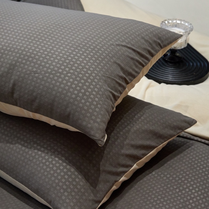 91家纺网 家纺一手货源 找家纺 金奇达家纺 2025新款【简色生活】热压纹-羽零™空气拉绒四件套（会员减20元）标准号全网控价（折后券后）不低于159元 简色生活-深灰杏