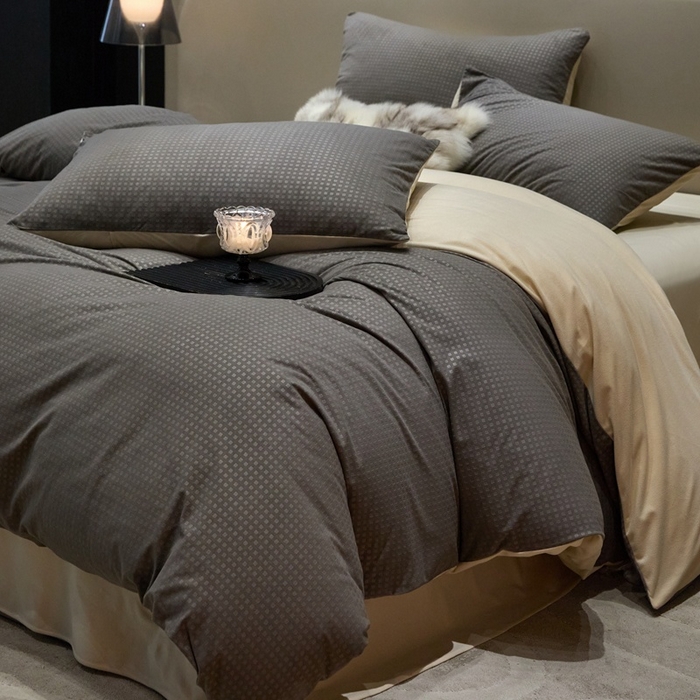 91家纺网 家纺一手货源 找家纺 金奇达家纺 2025新款【简色生活】热压纹-羽零™空气拉绒四件套（会员减20元）标准号全网控价（折后券后）不低于159元 简色生活-深灰杏