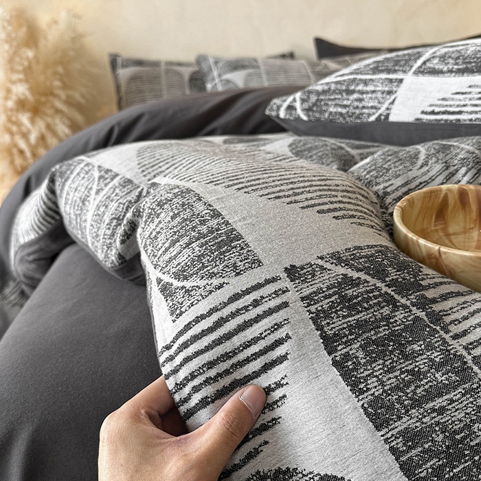 91家纺网 家纺一手货源 找家纺 蓝邻家纺 2025年新款全棉色织提花磨毛四件套 梵沐-灰黑