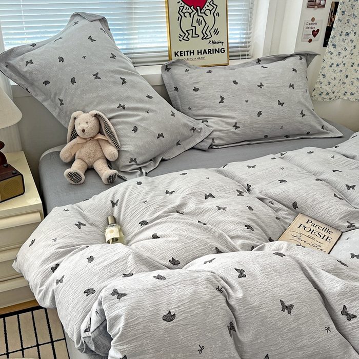 91家纺网 家纺一手货源 找家纺 一比一 2025新款古法水洗棉小布袋高克重云柔棉四件套 浮生若梦-灰