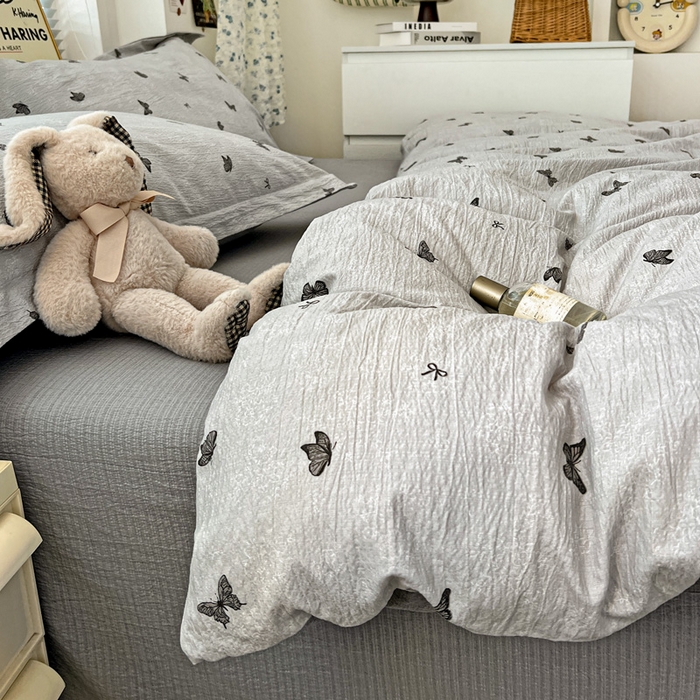 91家纺网 家纺一手货源 找家纺 一比一 2025新款古法水洗棉小布袋高克重云柔棉四件套 浮生若梦-灰