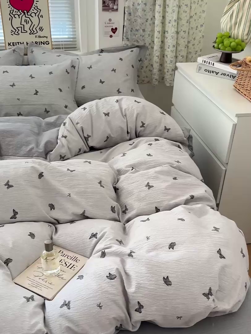 91家纺网 家纺一手货源 找家纺 一比一 2025新款古法水洗棉小布袋高克重云柔棉四件套 浮生若梦-灰