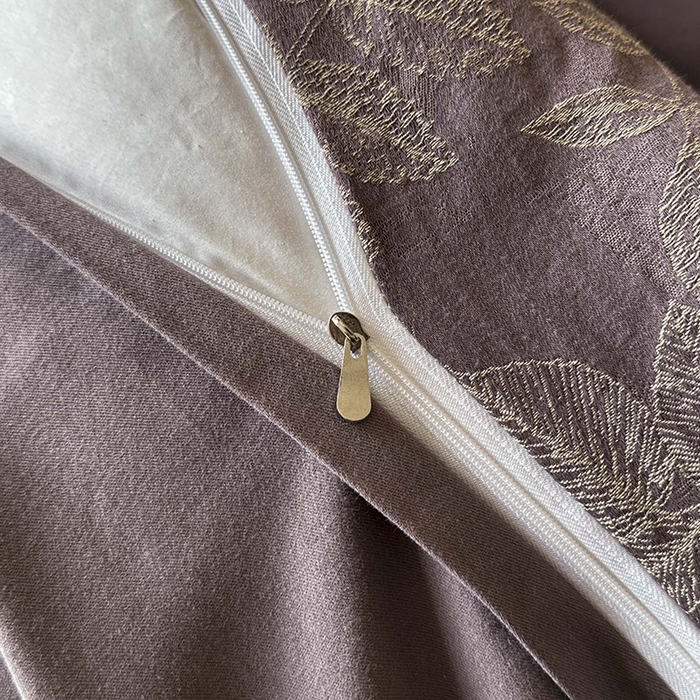 91家纺网 家纺一手货源 找家纺 蓝邻家纺 2025年新款全棉色织提花磨毛四件套 罗薇-烟紫米