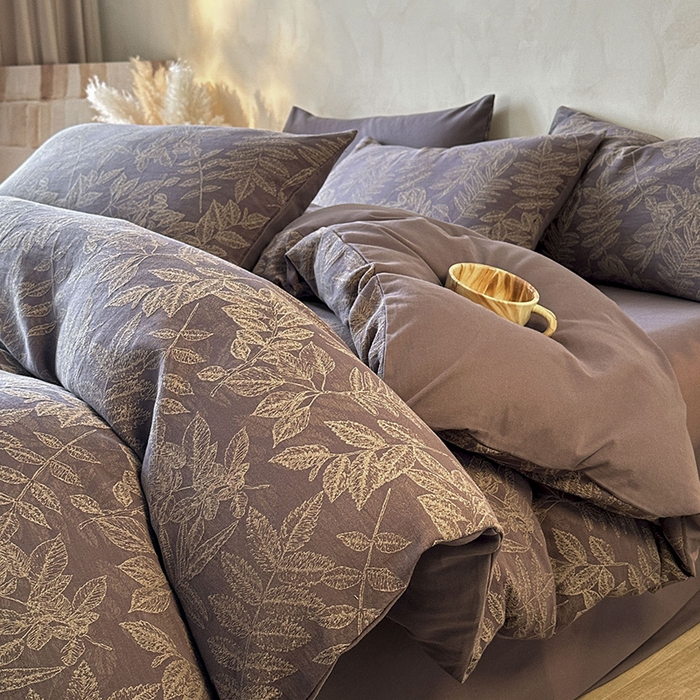 91家纺网 家纺一手货源 找家纺 蓝邻家纺 2025年新款全棉色织提花磨毛四件套 罗薇-烟紫米