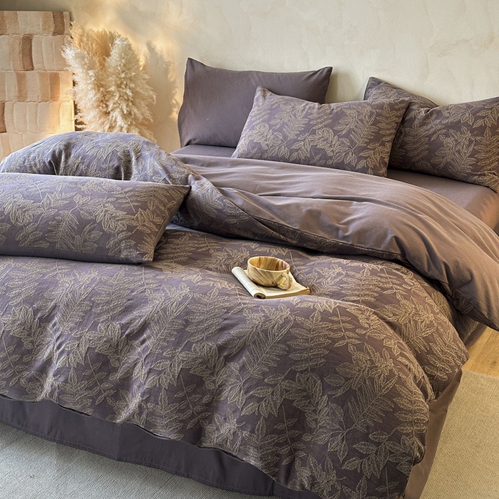 91家纺网 家纺一手货源 找家纺 蓝邻家纺 2025年新款全棉色织提花磨毛四件套 罗薇-烟紫米