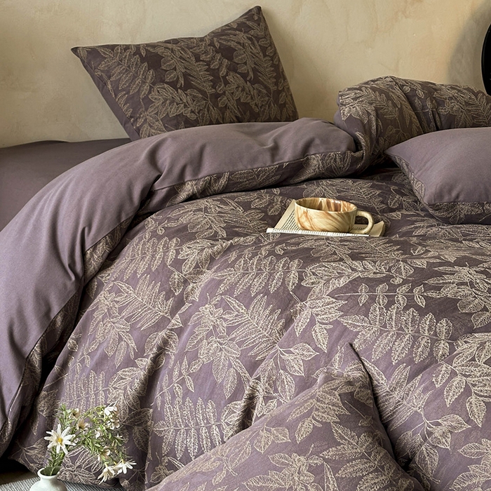 91家纺网 家纺一手货源 找家纺 蓝邻家纺 2025年新款全棉色织提花磨毛四件套 罗薇-烟紫米