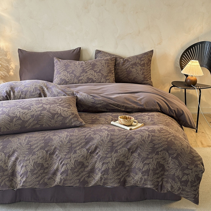 91家纺网 家纺一手货源 找家纺 蓝邻家纺 2025年新款全棉色织提花磨毛四件套 罗薇-烟紫米