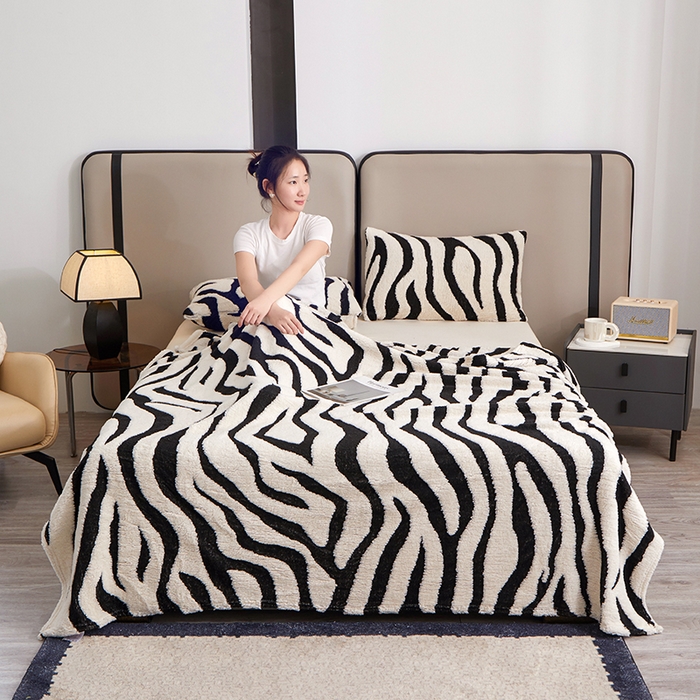 91家纺网 家纺一手货源 找家纺 楼兰公主毛毯专供 2025新款阳离子单层斑马纹毯毛毯毯子 米白