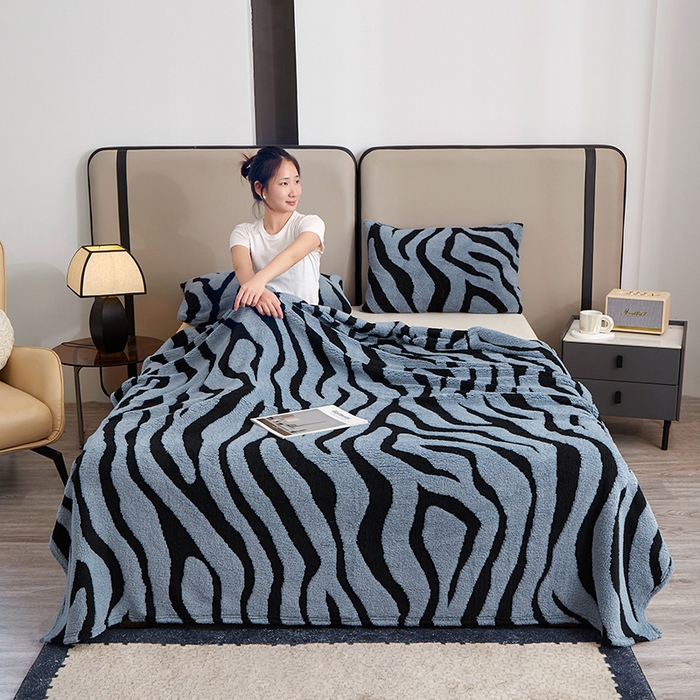 91家纺网 家纺一手货源 找家纺 楼兰公主毛毯专供 2025新款阳离子单层斑马纹毯毛毯毯子 蓝灰