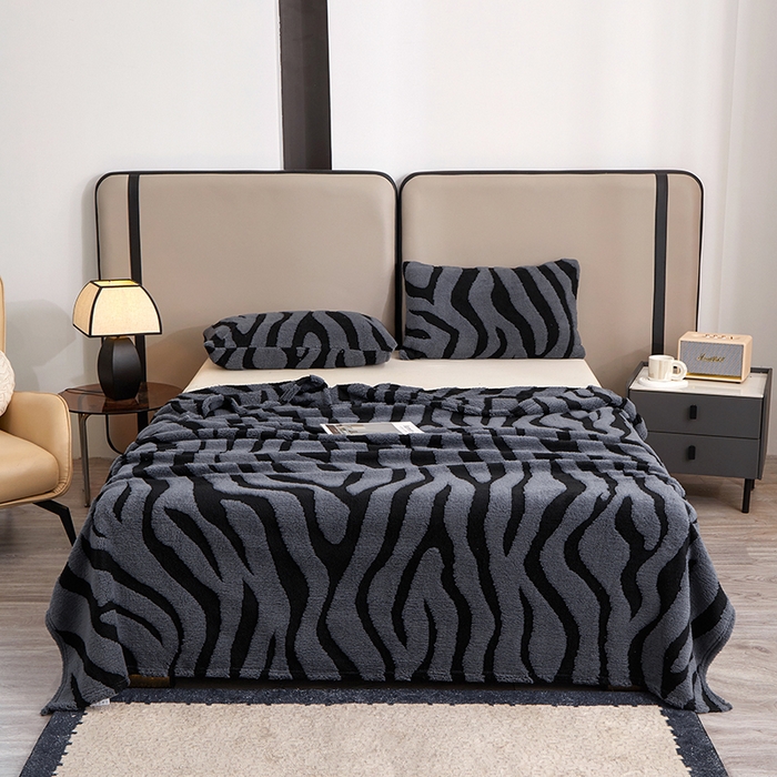 91家纺网 家纺一手货源 找家纺 楼兰公主毛毯专供 2025新款阳离子单层斑马纹毯毛毯毯子 深灰