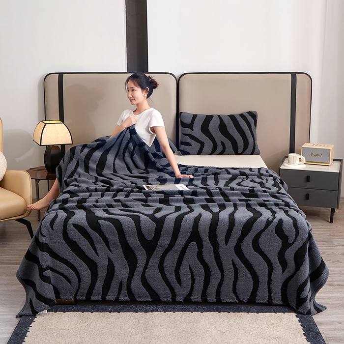 91家纺网 家纺一手货源 找家纺 楼兰公主毛毯专供 2025新款阳离子单层斑马纹毯毛毯毯子 深灰