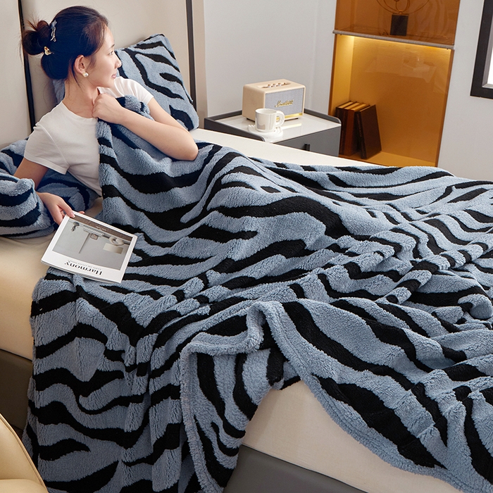91家纺网 家纺一手货源 找家纺 楼兰公主毛毯专供 2025新款阳离子单层斑马纹毯毛毯毯子 蓝灰