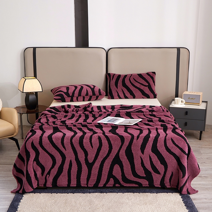 91家纺网 家纺一手货源 找家纺 楼兰公主毛毯专供 2025新款阳离子单层斑马纹毯毛毯毯子 酱紫