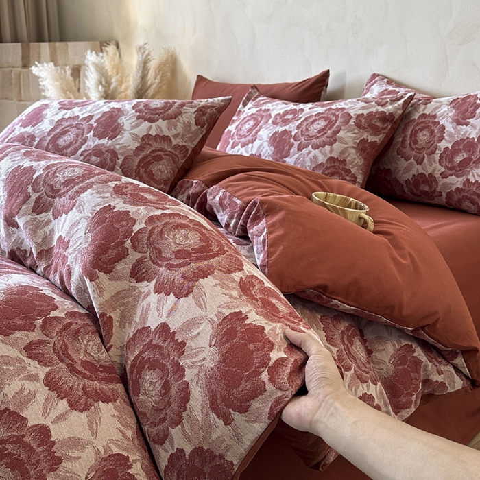 91家纺网 家纺一手货源 找家纺 蓝邻家纺 2025年新款全棉色织提花磨毛四件套 云漫-红