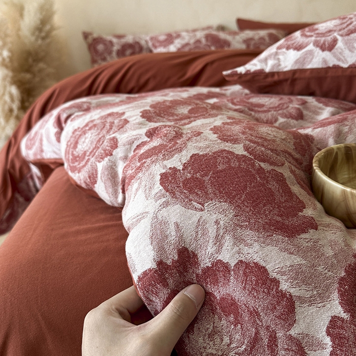 91家纺网 家纺一手货源 找家纺 蓝邻家纺 2025年新款全棉色织提花磨毛四件套 云漫-红