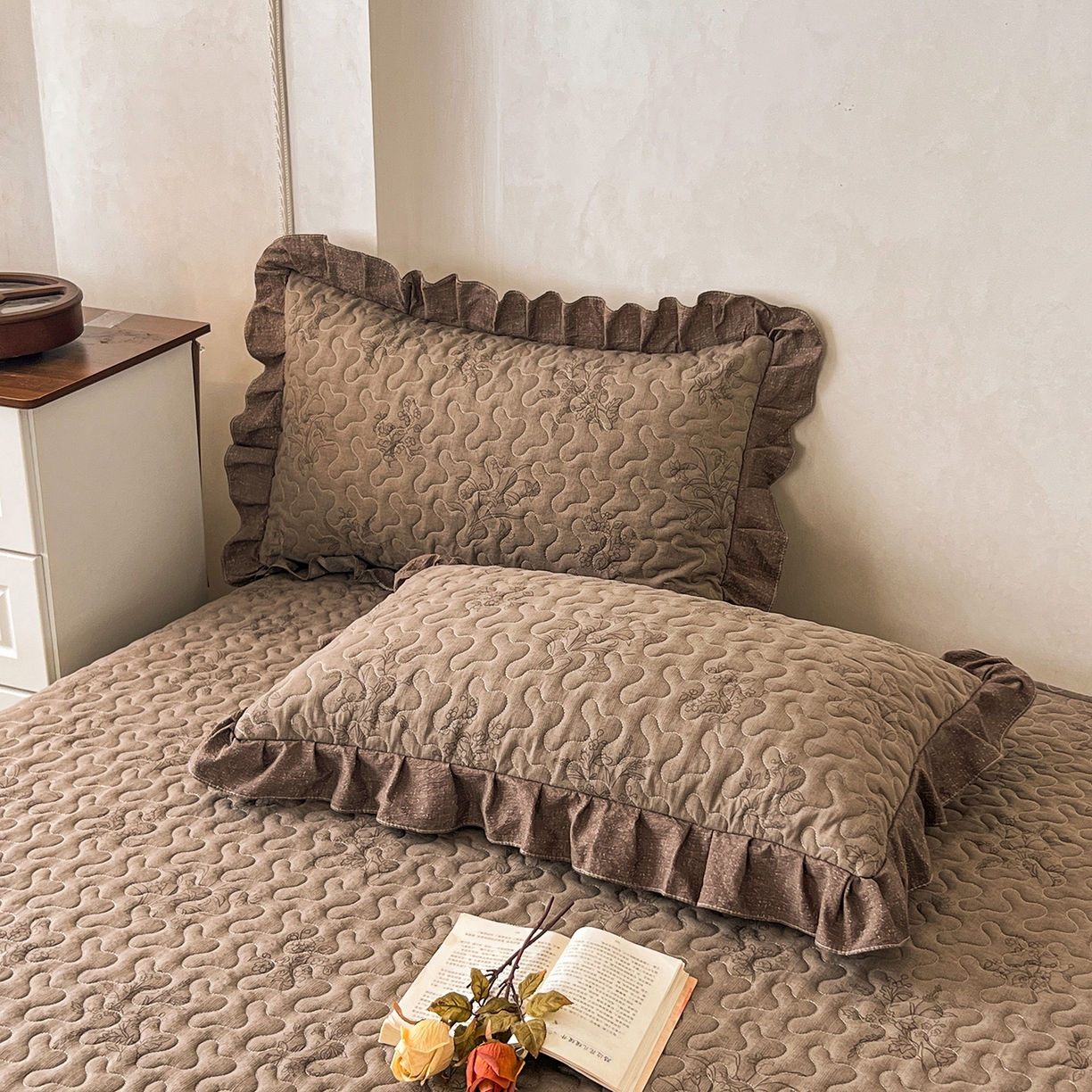 91家纺网 家纺一手货源 找家纺 笠裙家纺 2025新款a类加厚夹棉云感水洗棉床盖四件套 花田错