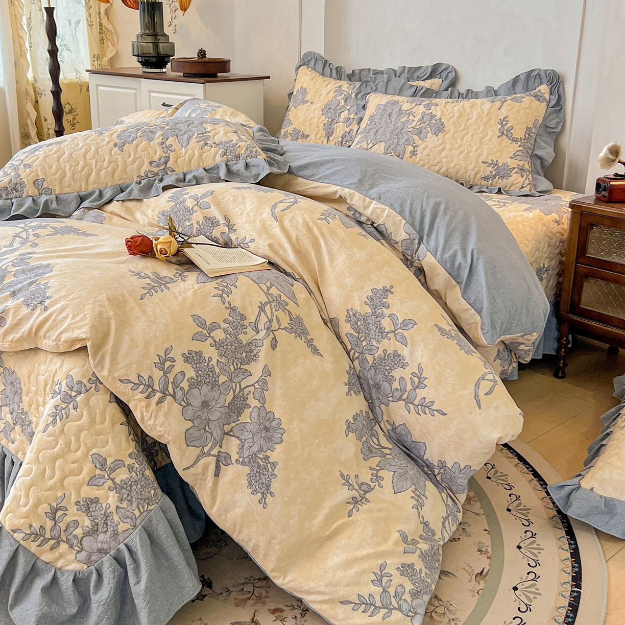 91家纺网 家纺一手货源 找家纺 笠裙家纺 2025新款a类加厚夹棉云感水洗棉床盖四件套 兰亭序-米白