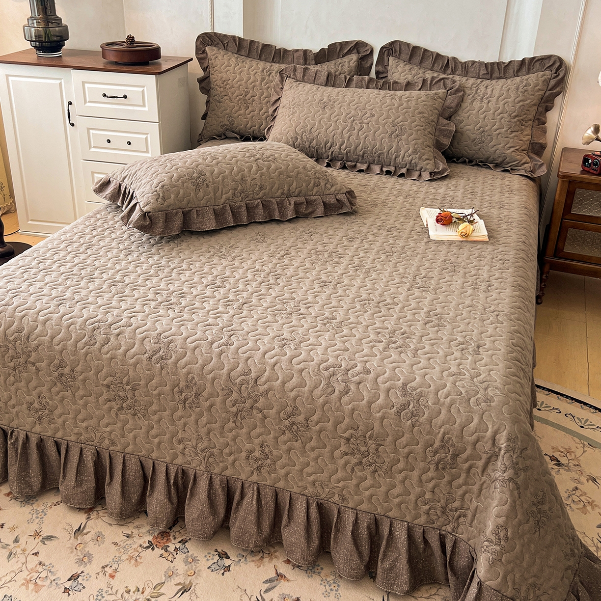 91家纺网 家纺一手货源 找家纺 笠裙家纺 2025新款a类加厚夹棉云感水洗棉床盖四件套 花田错