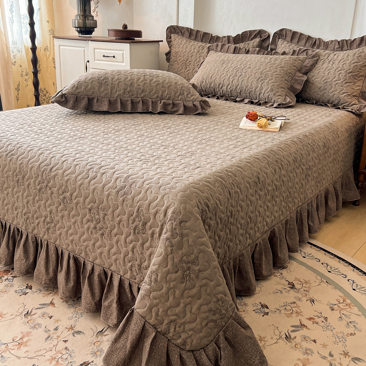 91家纺网 家纺一手货源 找家纺 笠裙家纺 2025新款a类加厚夹棉云感水洗棉床盖四件套 花田错